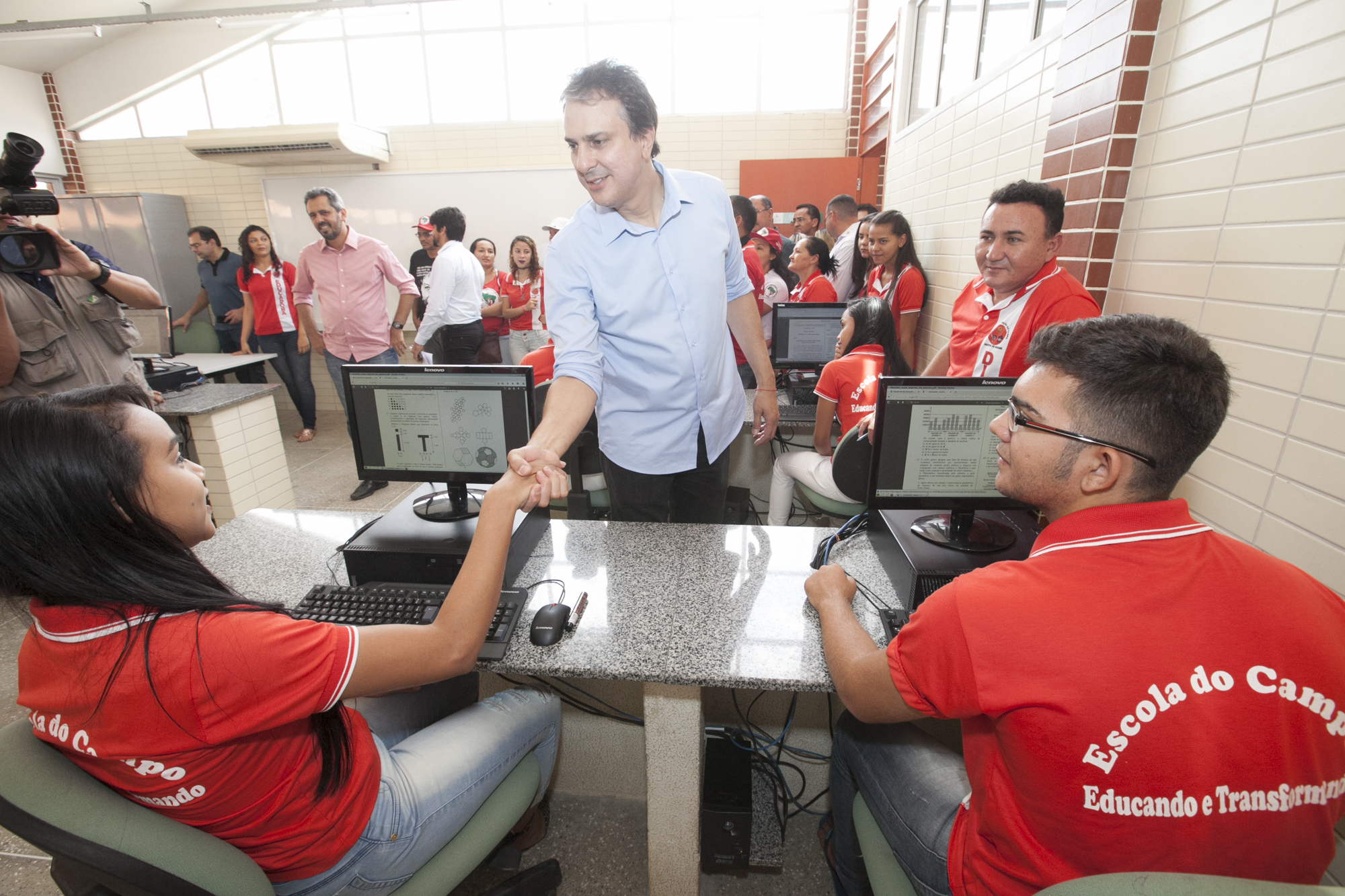 Canindé: Governo do Ceará entrega Escola de Ensino Médio em assentamento rural