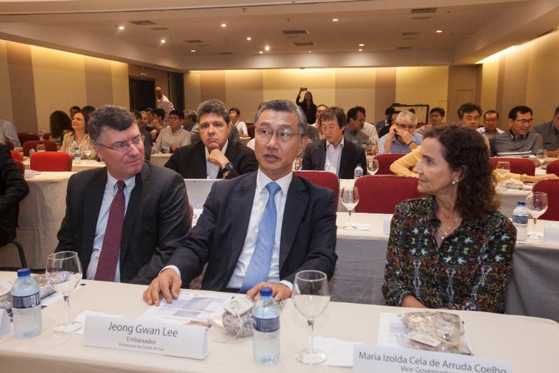 A vice-governadora Izolda Cela participou, nesta quarta-feira (25), do Fórum de Responsabilidade Social Corporativa promovido pela Embaixada da Coreia e pela Companhia Siderúrgica do Pecém (CSP).
