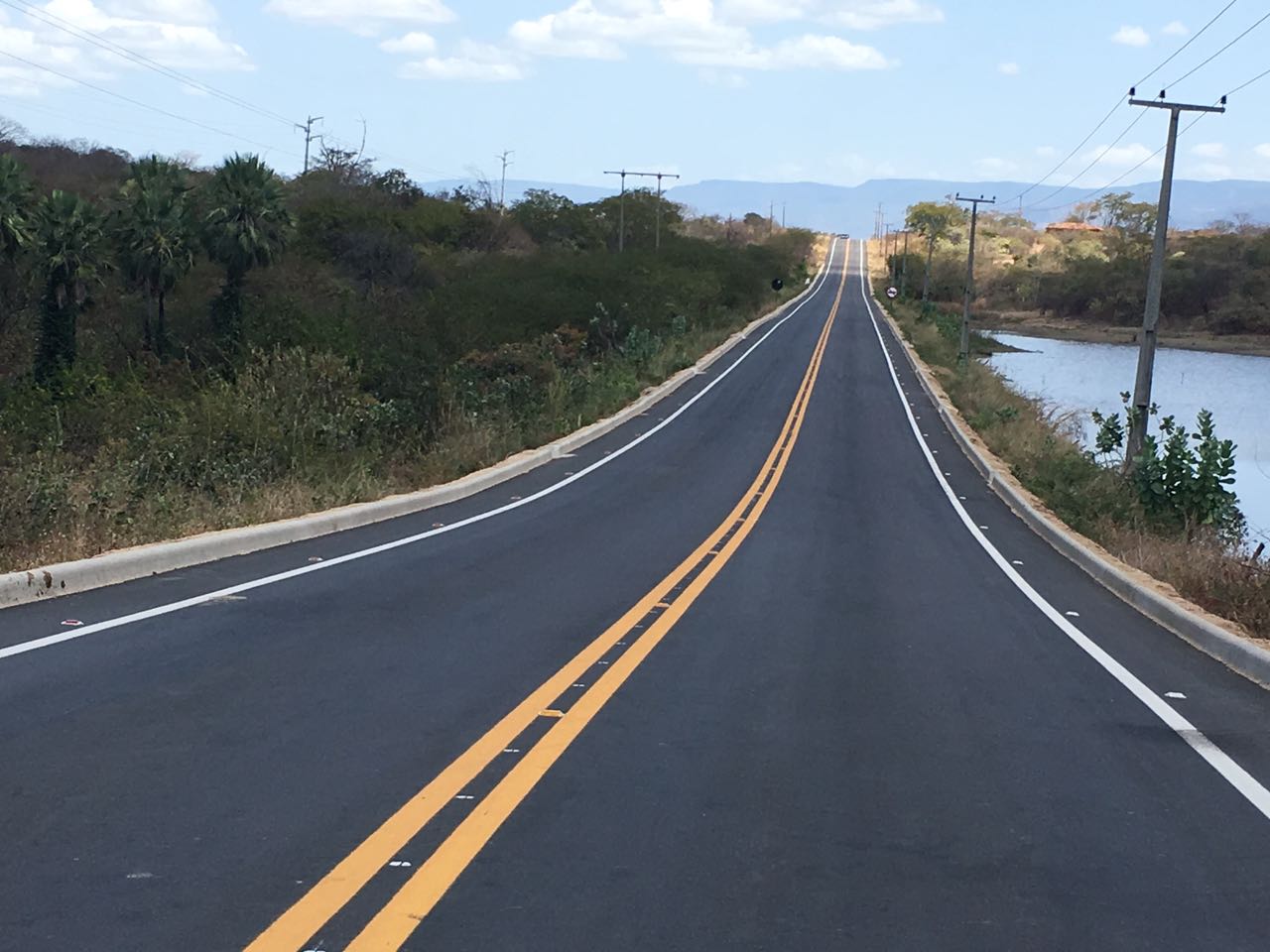 Cearenses e turistas já contam com mais um trecho da rodovia CE – 329 restaurado. Desta vez, entre os municípios de Varjota e Ipu.