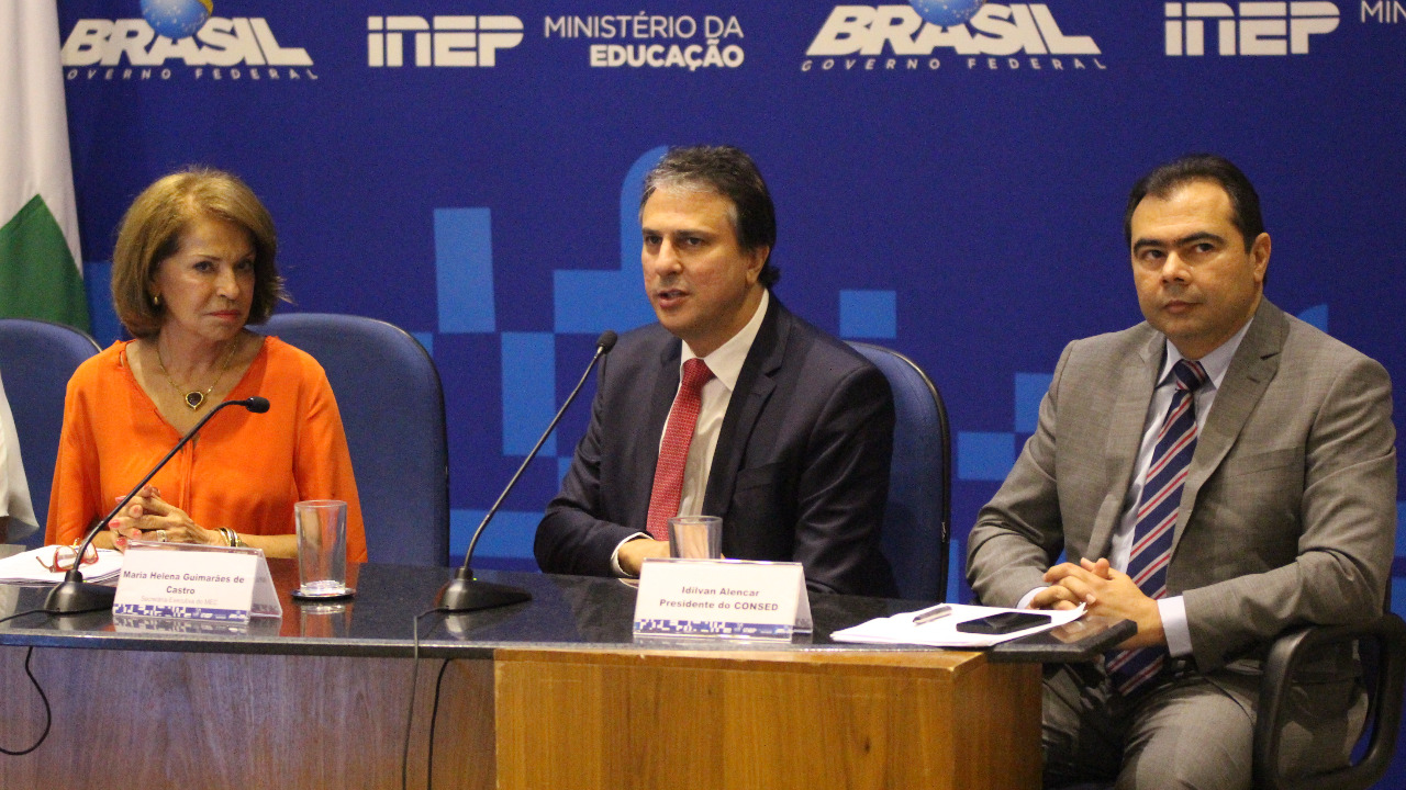 O governador Camilo Santana e o secretário da Educação Idilvan Alencar participaram da divulgação dos dados, nesta quarta-feira (25), em Brasília, pelo Ministério da Educação