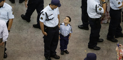 pai filho fardados