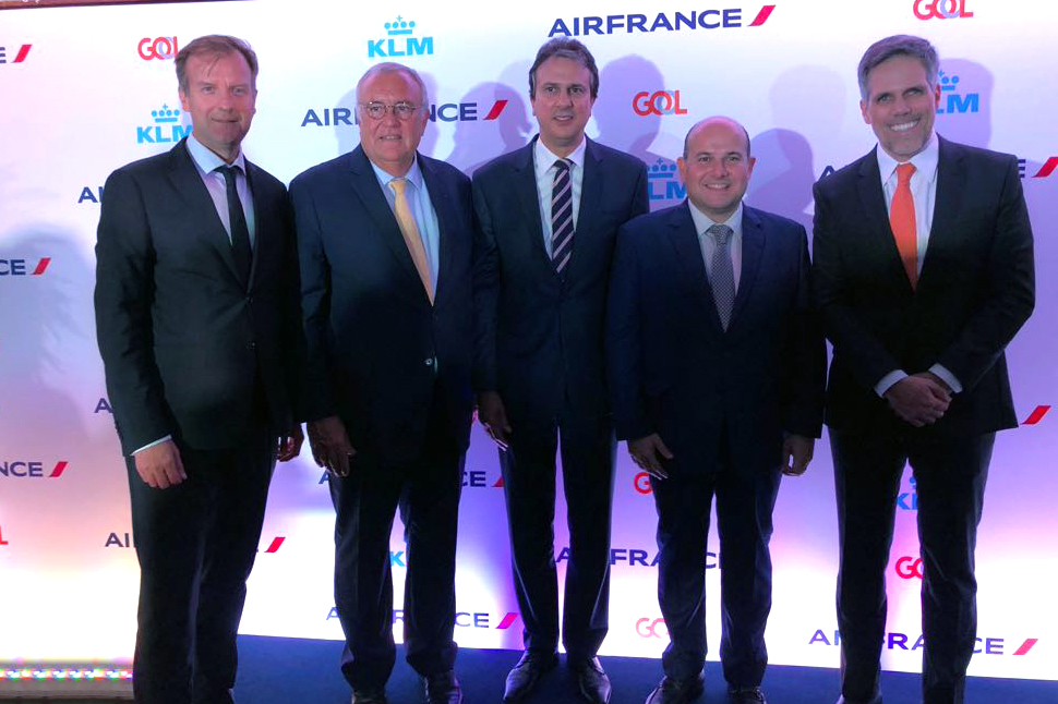 O governador Camilo Santana participou na noite desta quarta-feira (4), na residência do Cônsul Geral da França no Brasil, Brieuc Pont, em São Paulo, do evento que marcou o lançamento oficial do HUB da Air France Air France/KLM/Gol em Fortaleza.