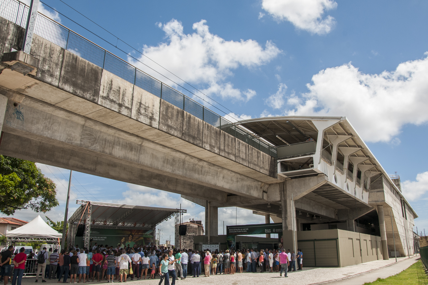 Oito empresas apresentaram propostas para a conclusão das obras da Estação Padre Cícero e construção de equipamentos de lazer ao lado da estação Juscelino Kubitschek.