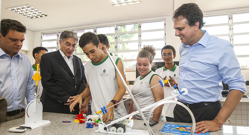 Governador Camilo Santana apresentou projetos de sucesso do Ceará na área da educação para a comitiva de Minas Gerais 