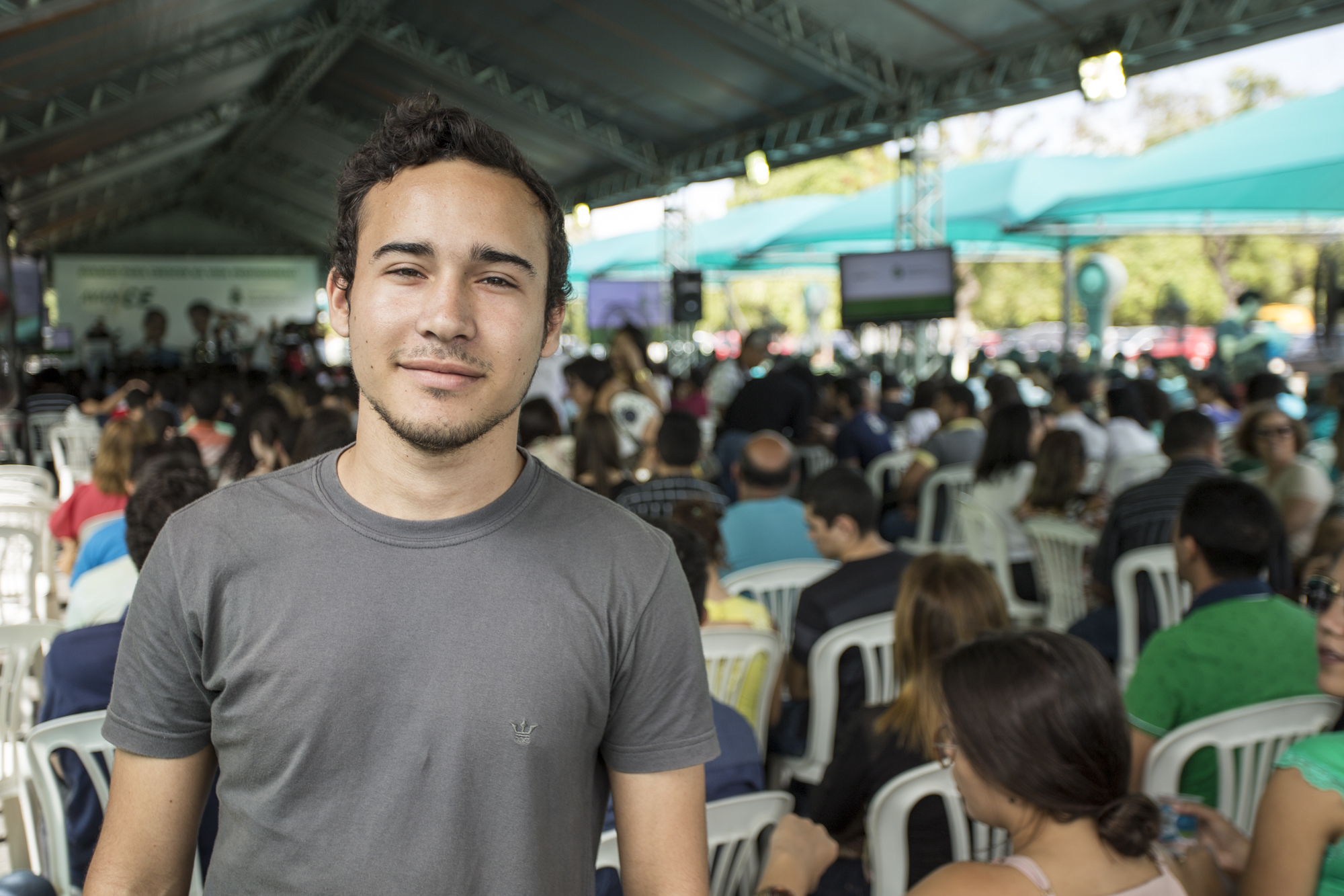 O governador Camilo Santana presidiu a solenidade, acompanhado da vice-governadora, Izolda Cela, e do secretário da Educação, Idilvan Alencar. 