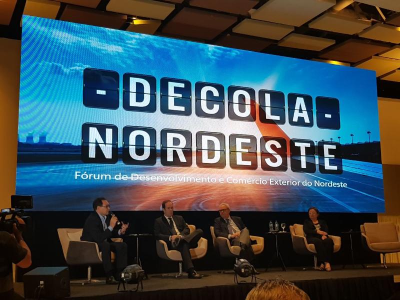 O titular da SDE, secretário Cesar Ribeiro, foi um dos debatedores do Decola Nordeste, que reuniu os principais atores regionais para discutir estratégias de desenvolvimento para região Nordeste, com foco no comércio exterior e atração de investimentos.