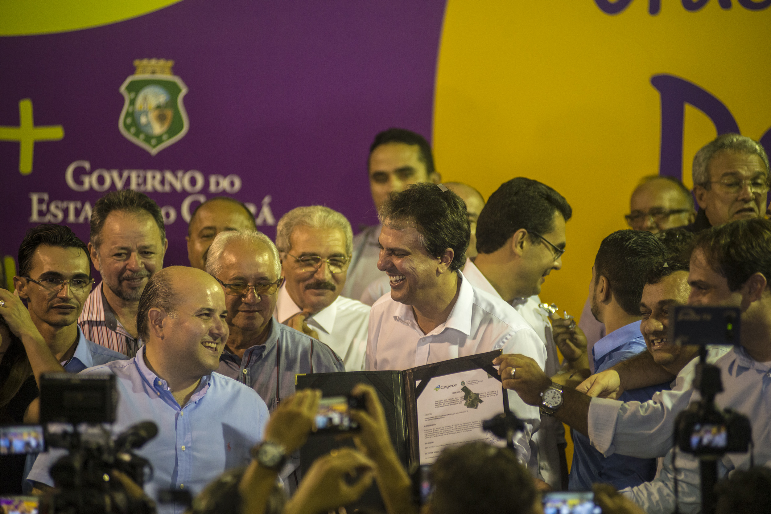 Juntos Por Fortaleza - foto do palco com Governador do Ceará e Prefeito de Fortaleza. Foto: Davi Pinheiro