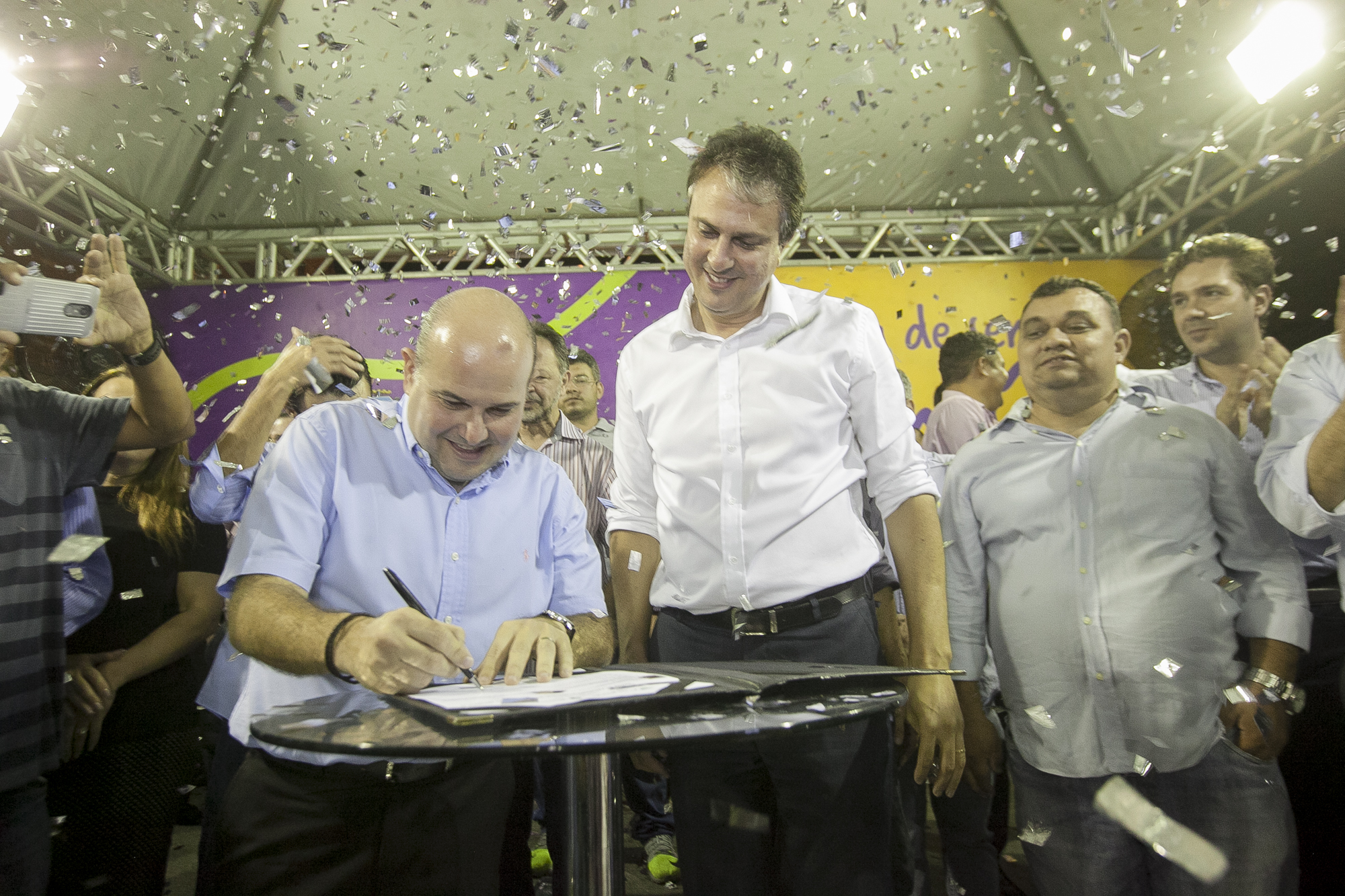 Juntos por Fortaleza, Prefeito Roberto Cláudio assina ordem de serviço, ao lado do governador Camilo Santana. Foto: Carlos Gibaja.