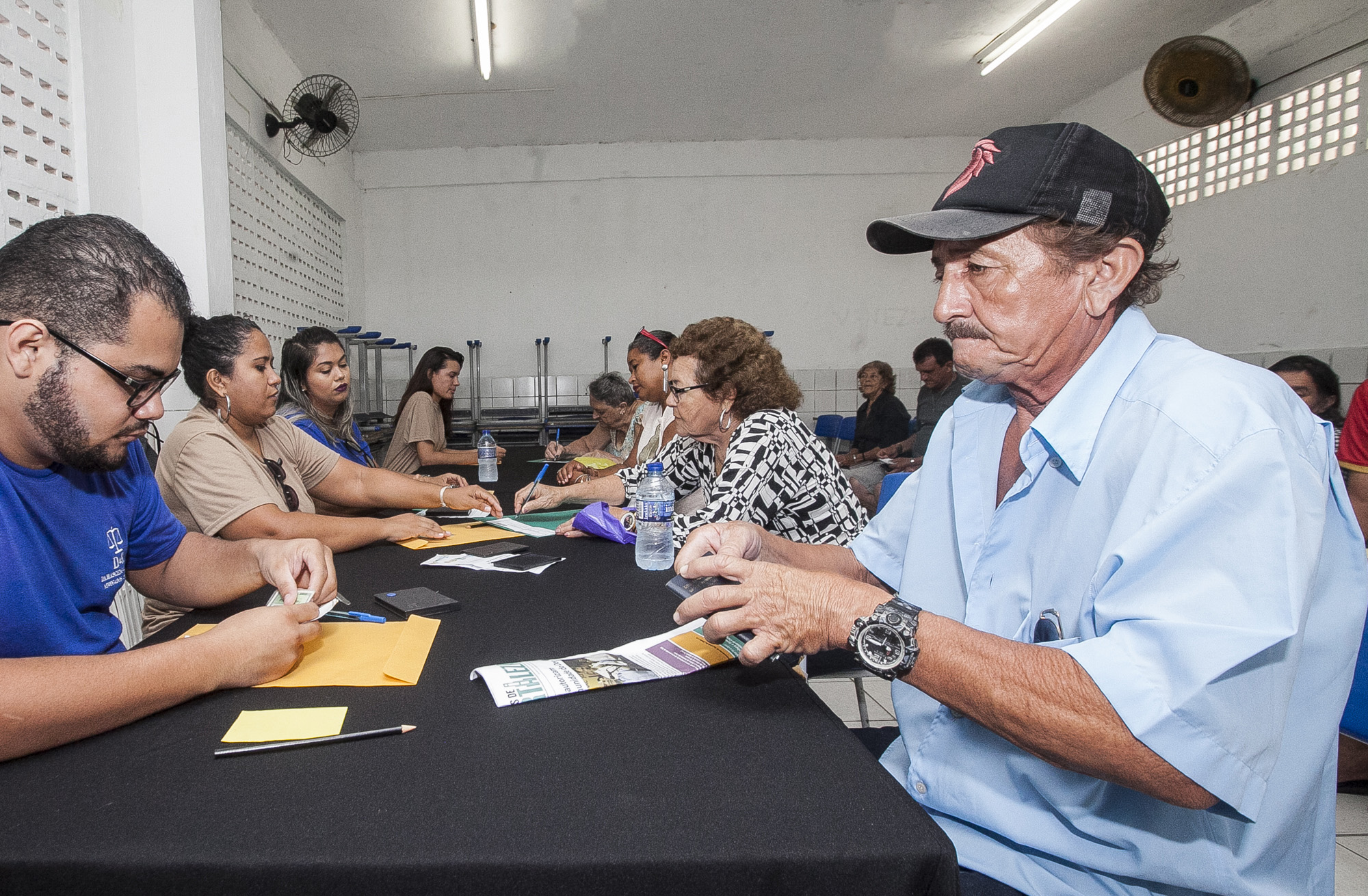 Mais de 500 famílias recebem o papel da casa no Vila do Mar ...