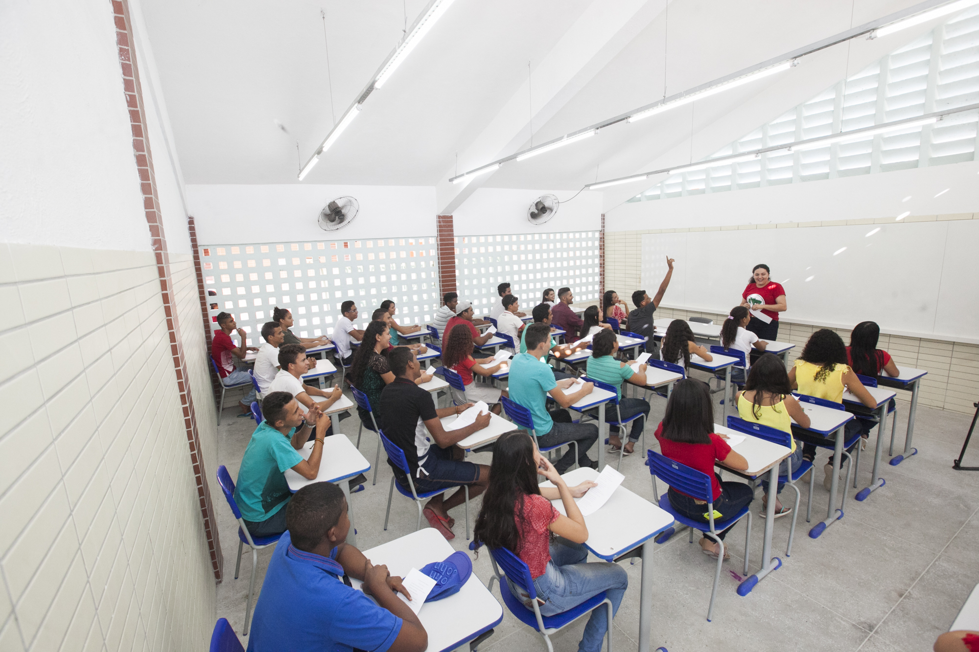 Resultado de imagem para Governador anuncia edital para financiamento de projetos comunitÃ¡rios nas escolas