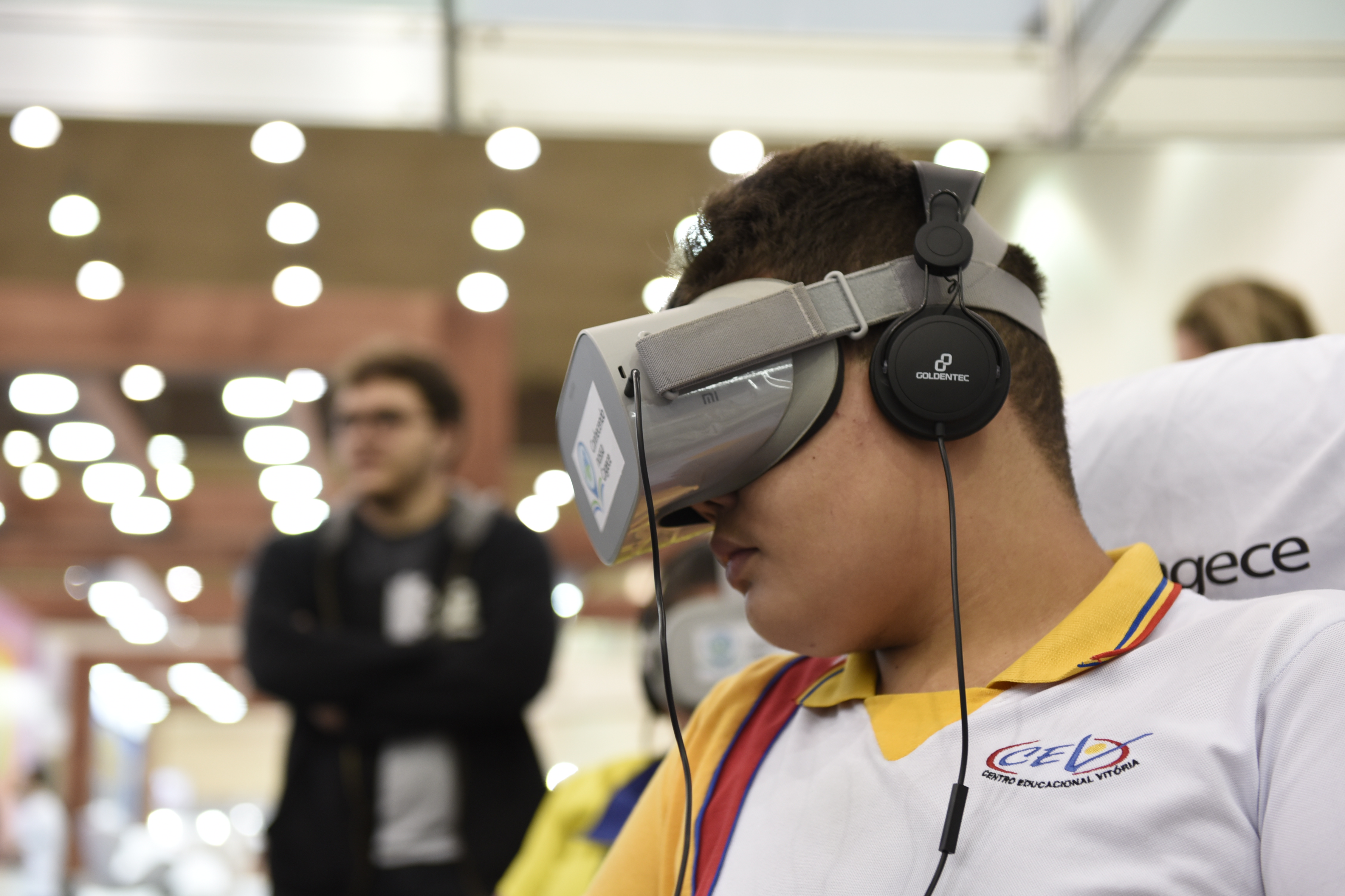 Óculos de realidade virtual vira atração na Bienal