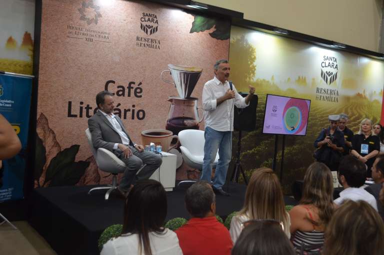 Livro “Meio Ambiente: começo e fim” é lançado na Bienal