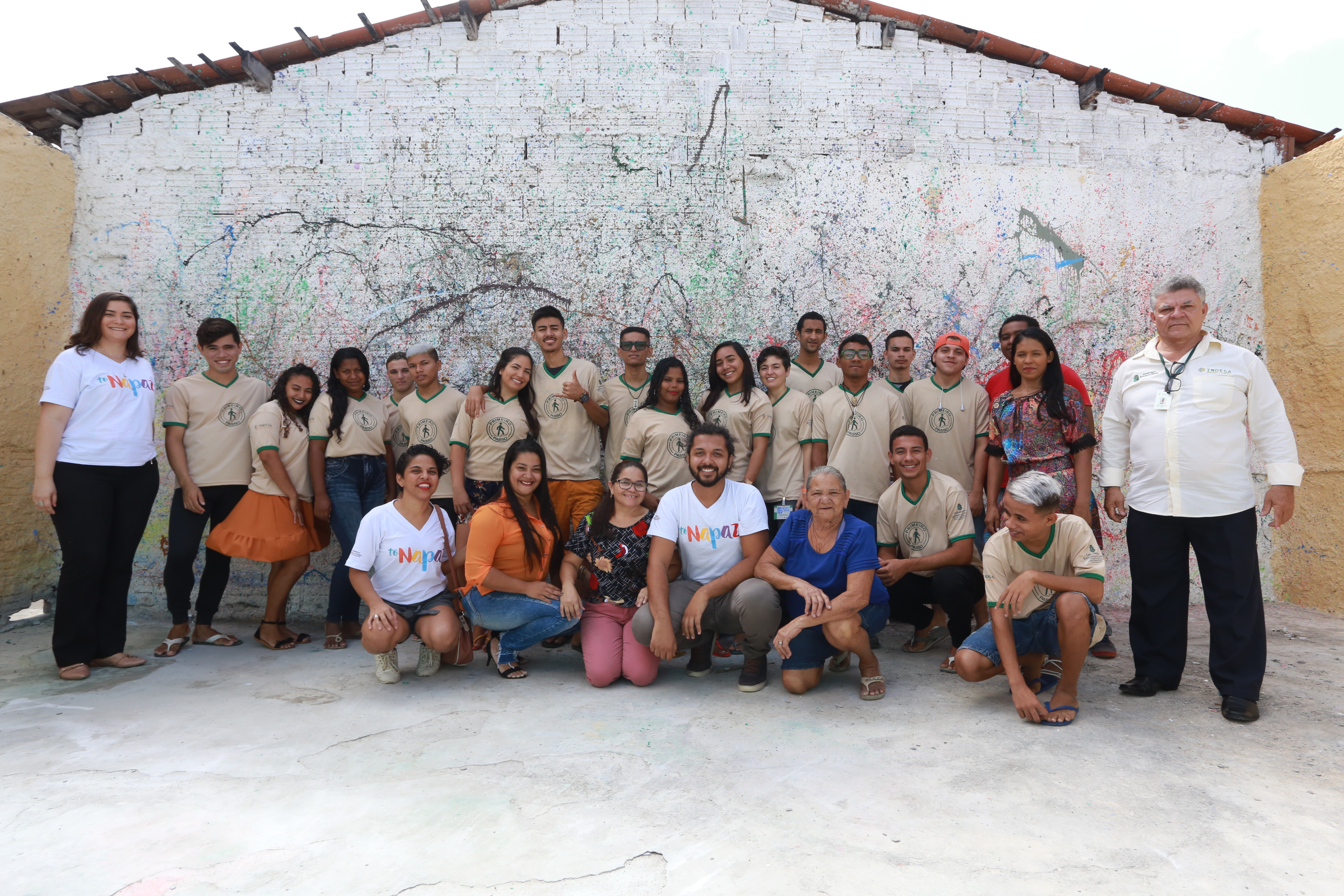 Jovens do bairro Genibaú concluem curso de pintura e textura de paredes
