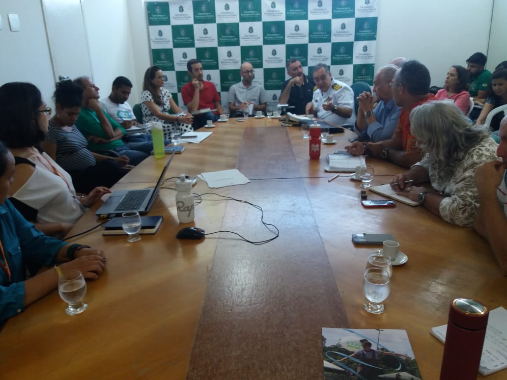 reunião para discutir mancha de óleo no Ceará