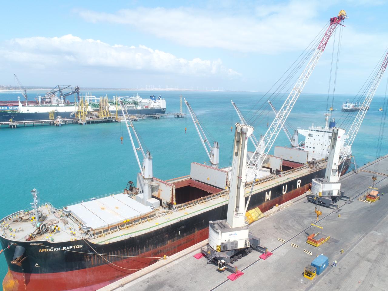 Primeiro embarque de manganês é realizado no Porto do Pecém