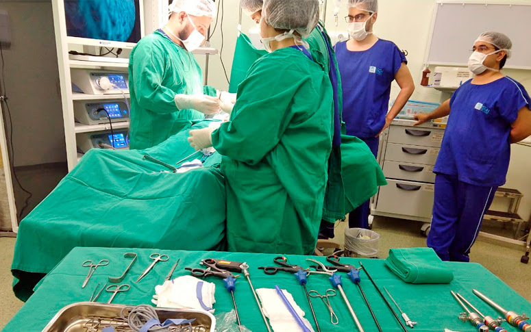 HRSC realiza primeira cirurgia por videolaparoscopia