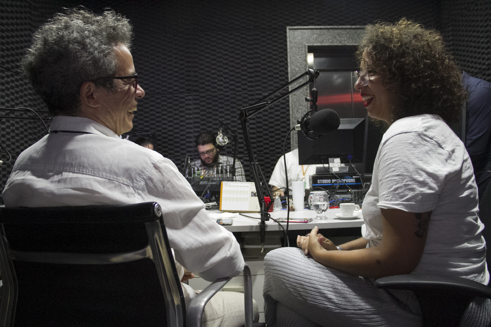 GRAVACAO DE PODCAST SOBRE CULTURA NO ESTUDIO DE RÁDIO DO PALACIO DA ABOLICAO; FOTO © CARLOS GIBAJA/ GOV DO CEARA;