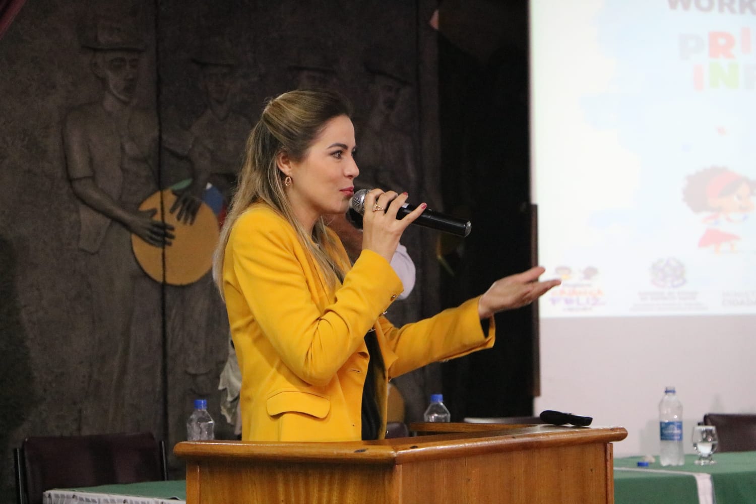 Primeira-dama do Ceará apresenta o Programa Mais Infância no Espírito Santo