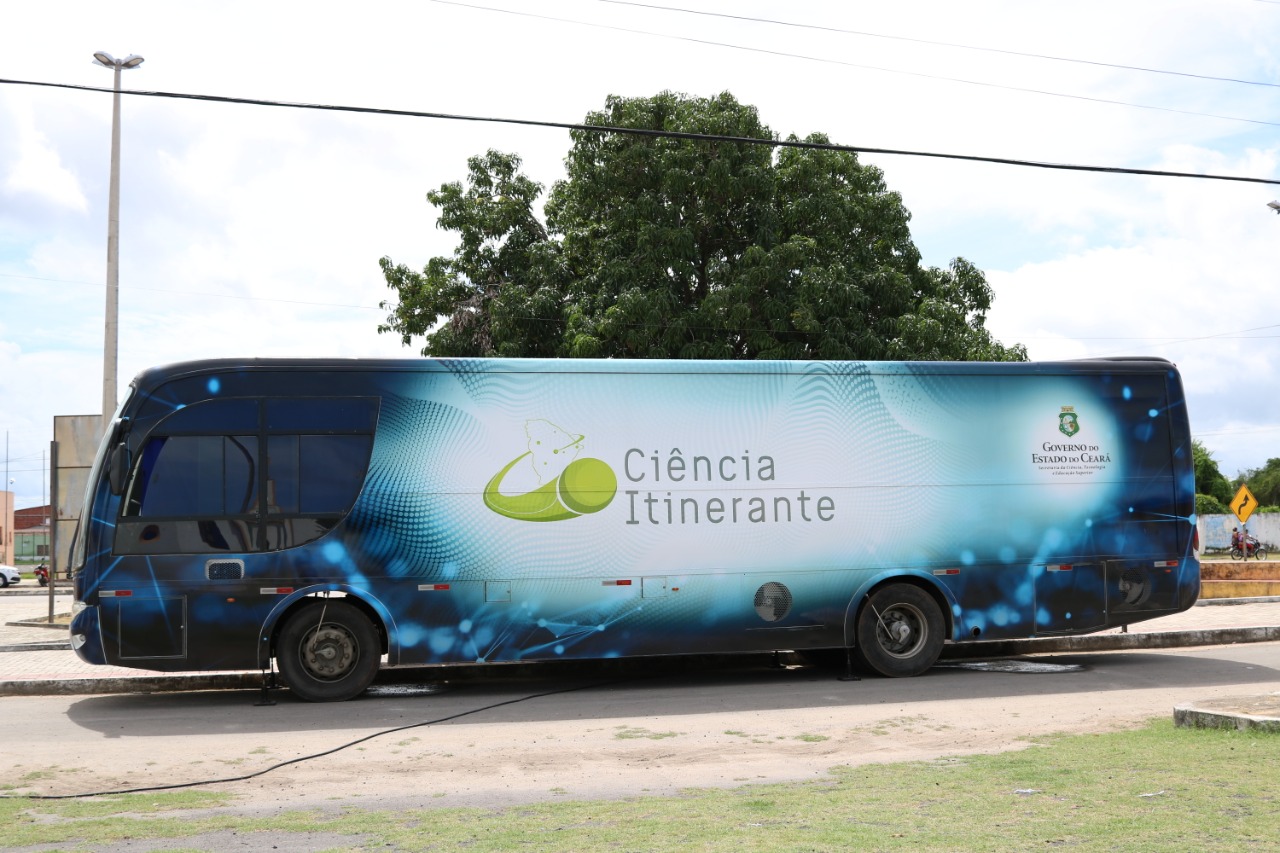 Ônibus do Projeto Ciência Itinerante