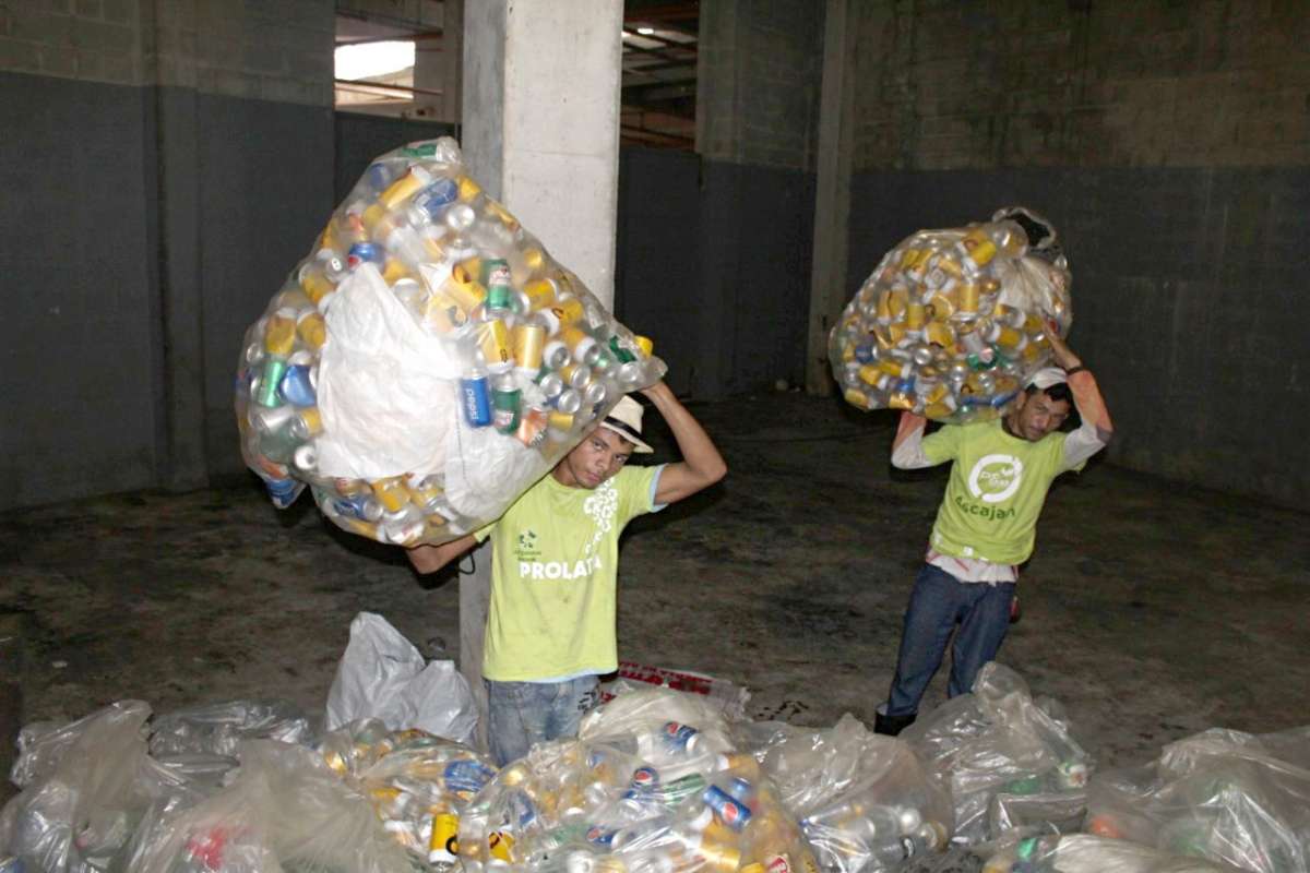 Lixo para reciclagem da Arena Multiuso Castelão