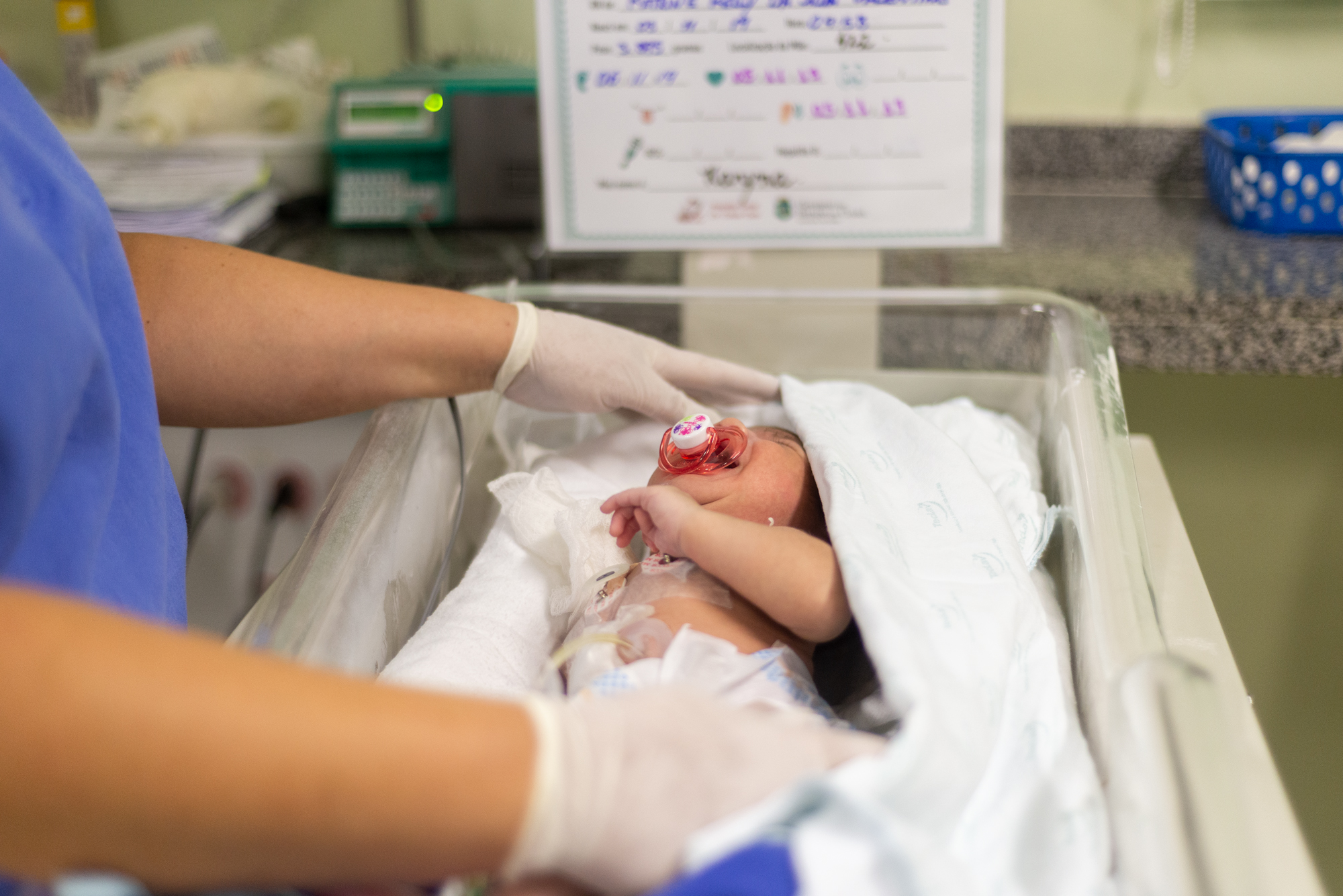 No Hospital Regional Norte (HRN), do Governo do Ceará, as mães recebem diversas orientações