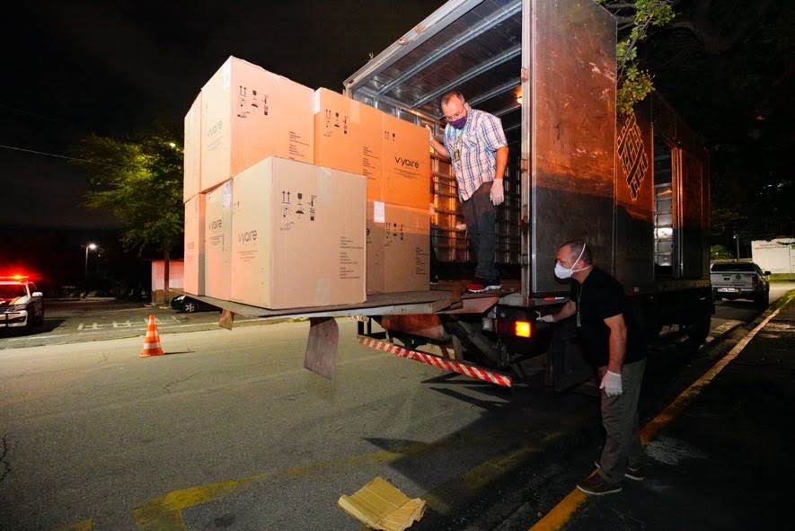 Imagem reprodução - Respirados chegam no Aeroporto de Fortaleza