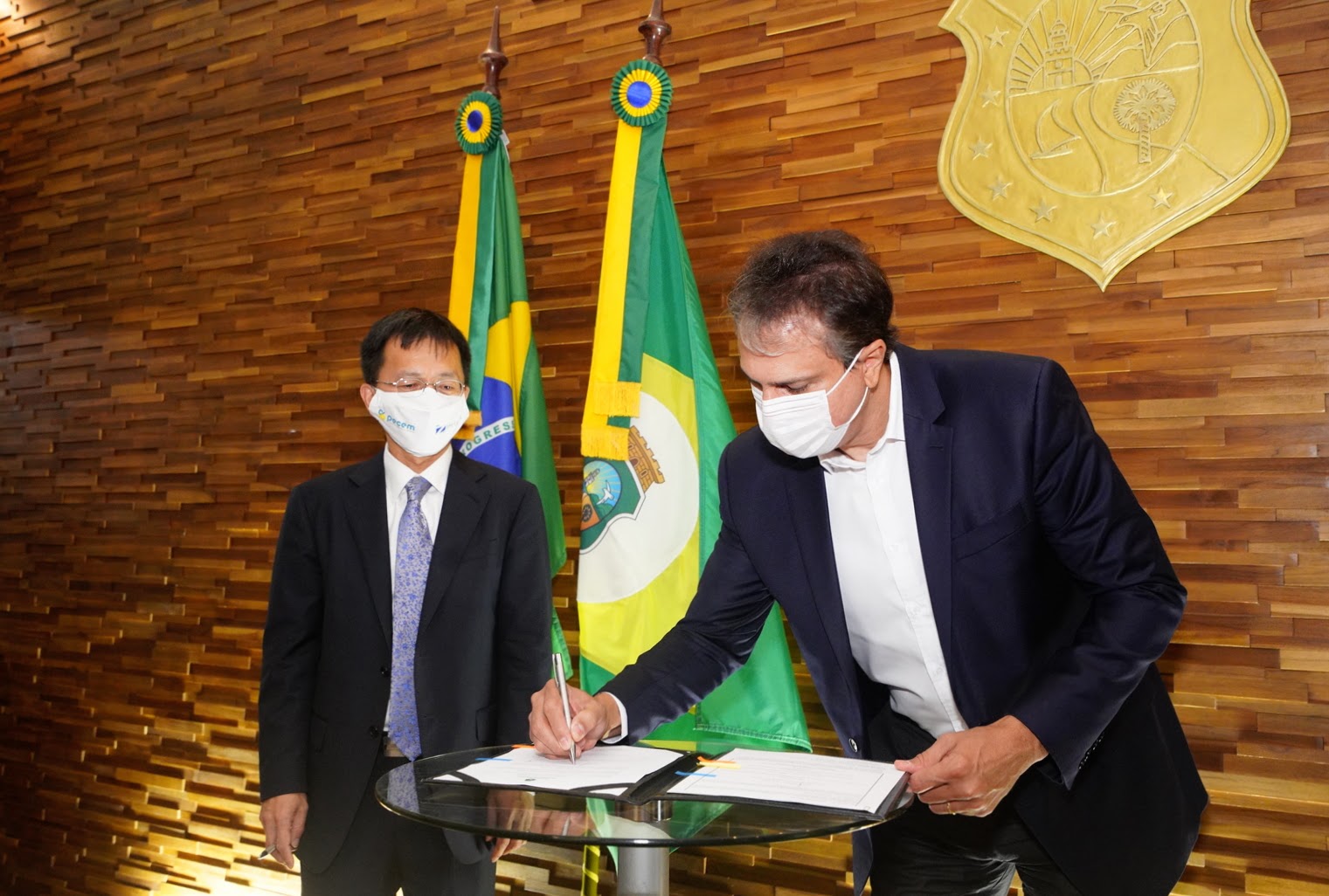 Governo do Ceará assina memorando com multinacional chinesa para instalação de complexo eólico
