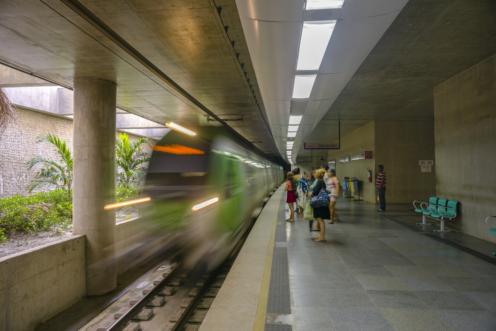 Como chegar até Accioly Peças CHEVROLET em República de Ônibus, Metrô ou  Trem?