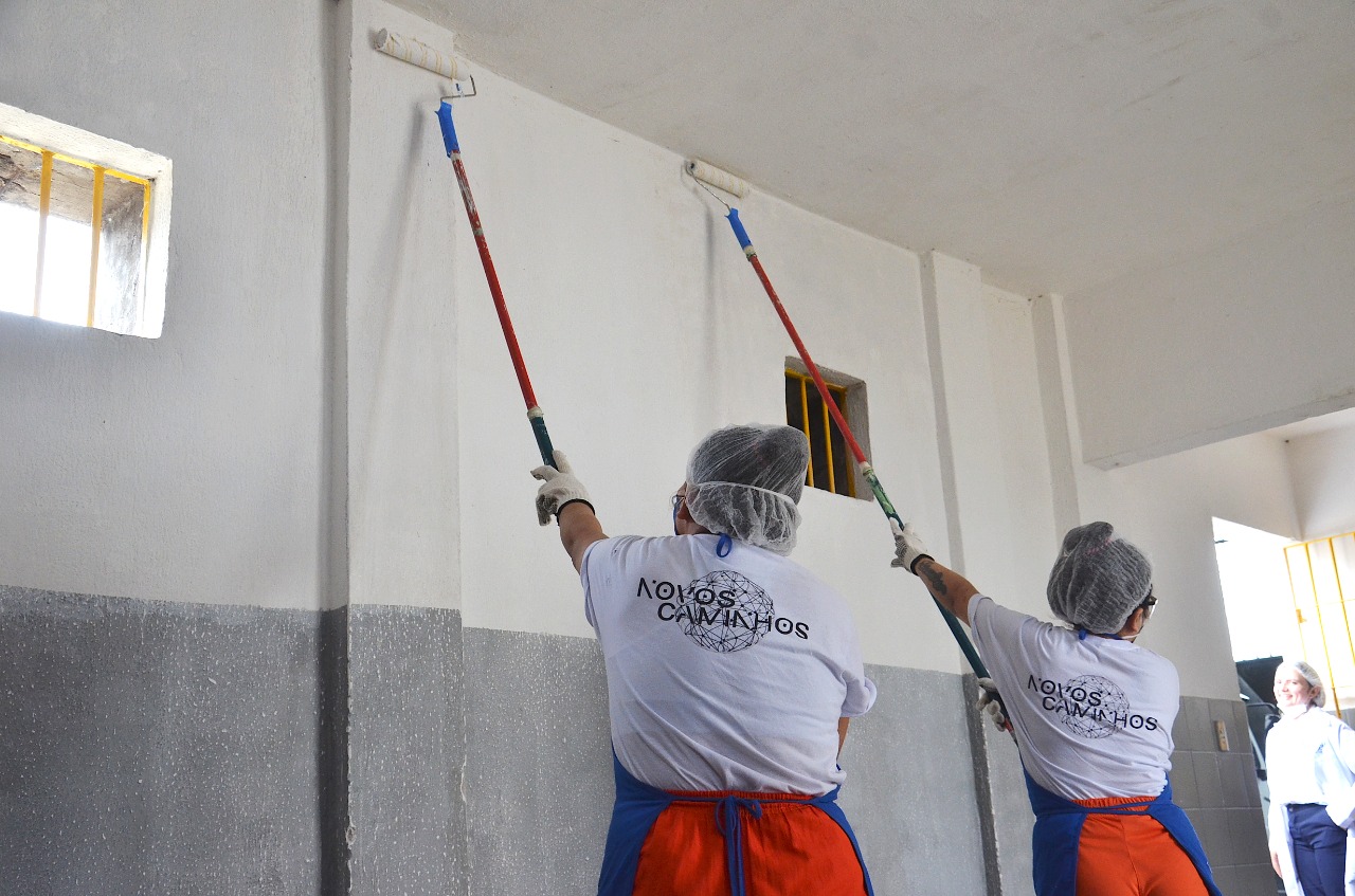 Pintoras de obra começam a se tornar mais comuns na construção civil