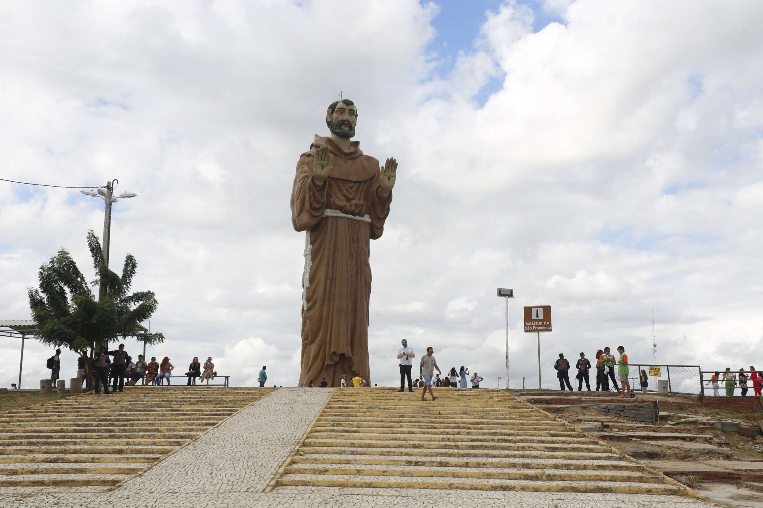 Peça Xadrez Rei E Rainha Em Cerâmica Clássica Branca E Preta - Joelma  Decorações - Estatueta - Magazine Luiza