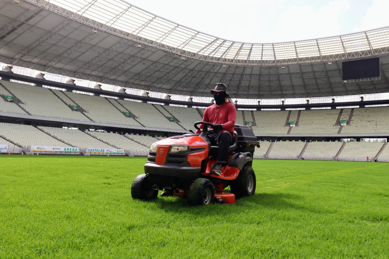 Com pausa nos jogos, Arena Castelão reforça manutenção do gramado -  Secretaria do Esporte