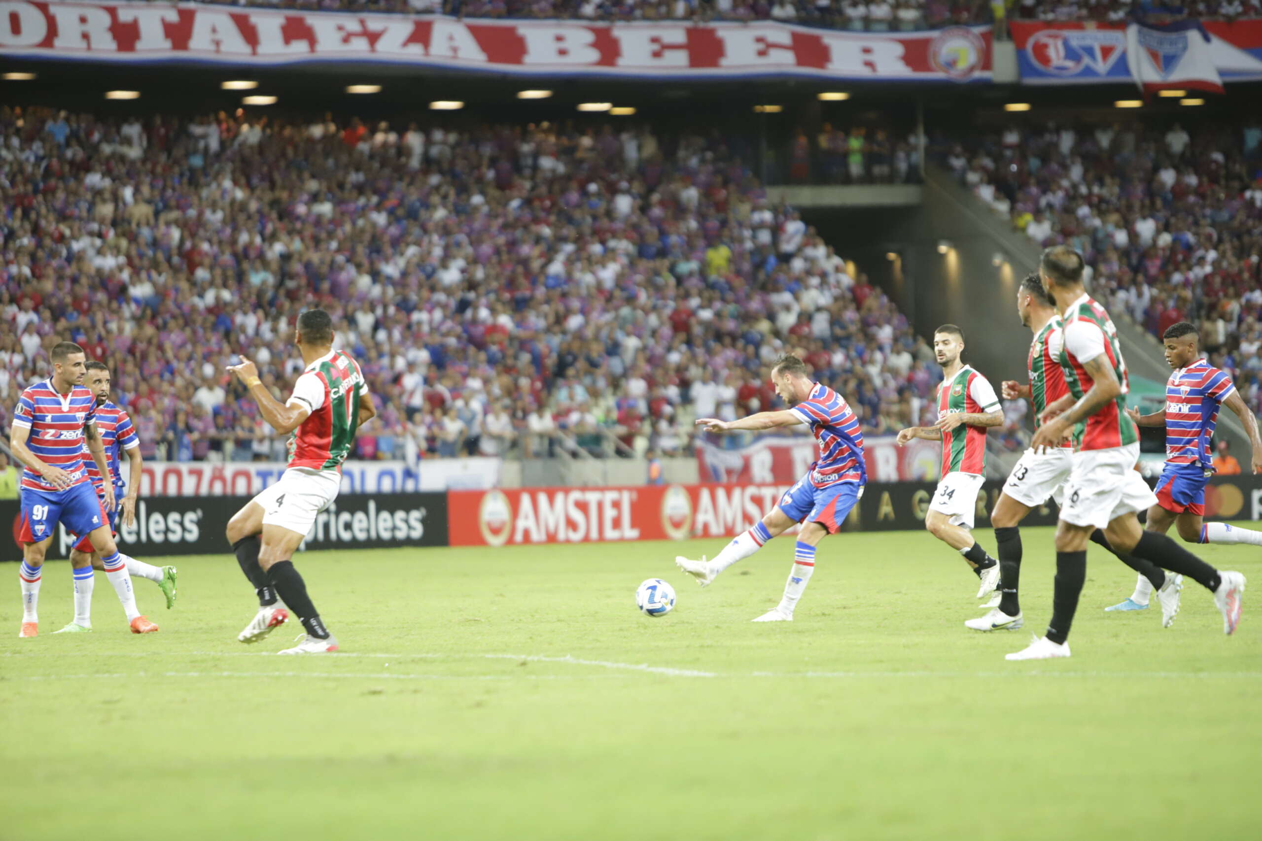 Com um jogo a cada 2,8 dias, Arena Castelão é o estádio com mais