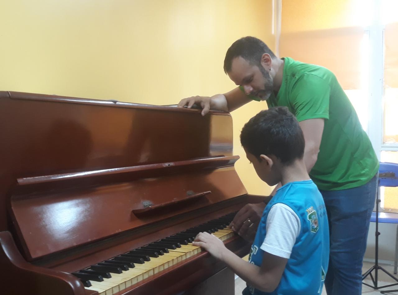 Aulas Piano Liberdade - Aula de Piano para Iniciantes - CEMUSC