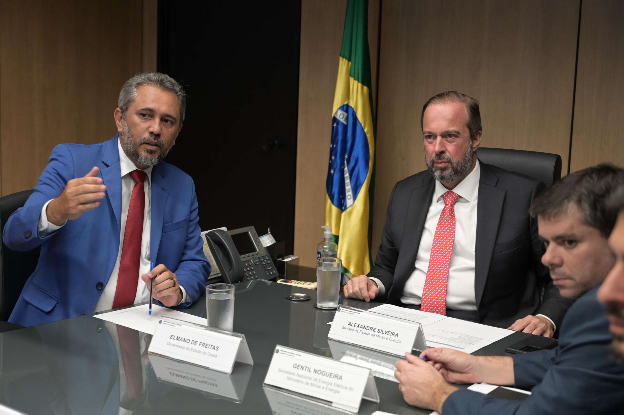 Governador Elmano de Freitas se reúne com ministro de Minas e Energia sobre Enel no Ceará