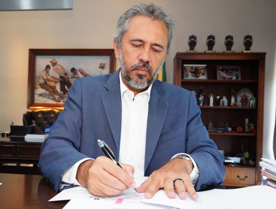 Governo do Ceará abre edital com 200 vagas para ampliação definitiva de carga horária para professores da rede estadual