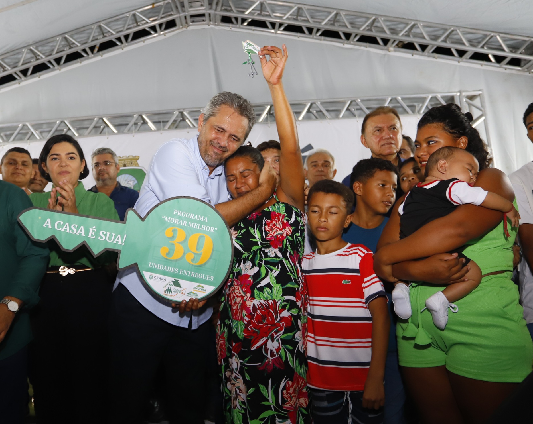 Em Irauçuba, 39 famílias recebem casa própria em parceira do Governo do Ceará e Prefeitura