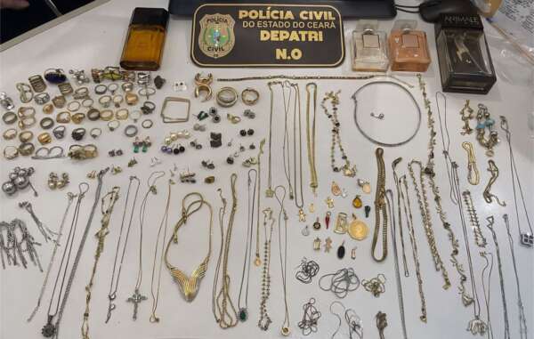 Mulher é presa em flagrante pela PCCE por furto de joias no Centro