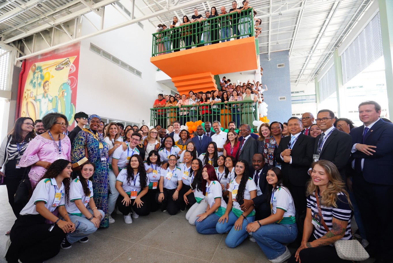 Estudantes do Ceará recebem autoridades da 2ª Cúpula da Coalizão para a Alimentação Escolar para almoço em escola em tempo integral