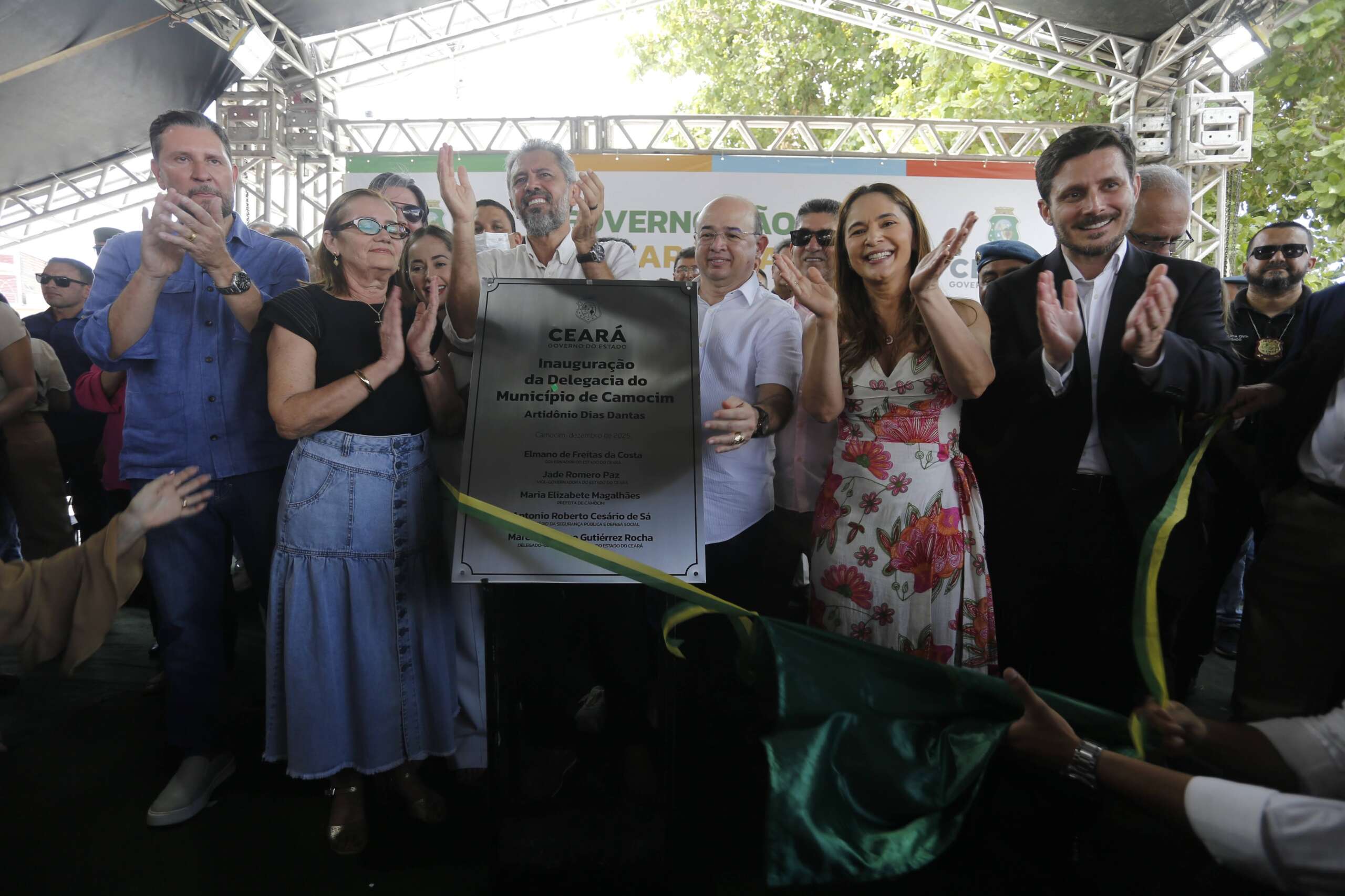 Com investimento de R$ 4,7 milhões, Governo do Ceará inaugura Quartel dos Bombeiros, Delegacia e areninha em Camocim