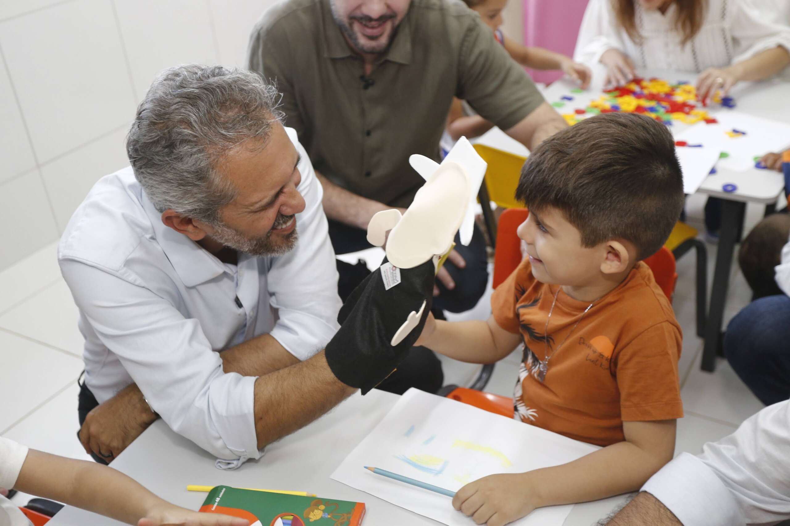 Pacote de entregas: população de Palhano comemora chegadas de CEI, areninha, tablets para estudantes e reforma de estádio