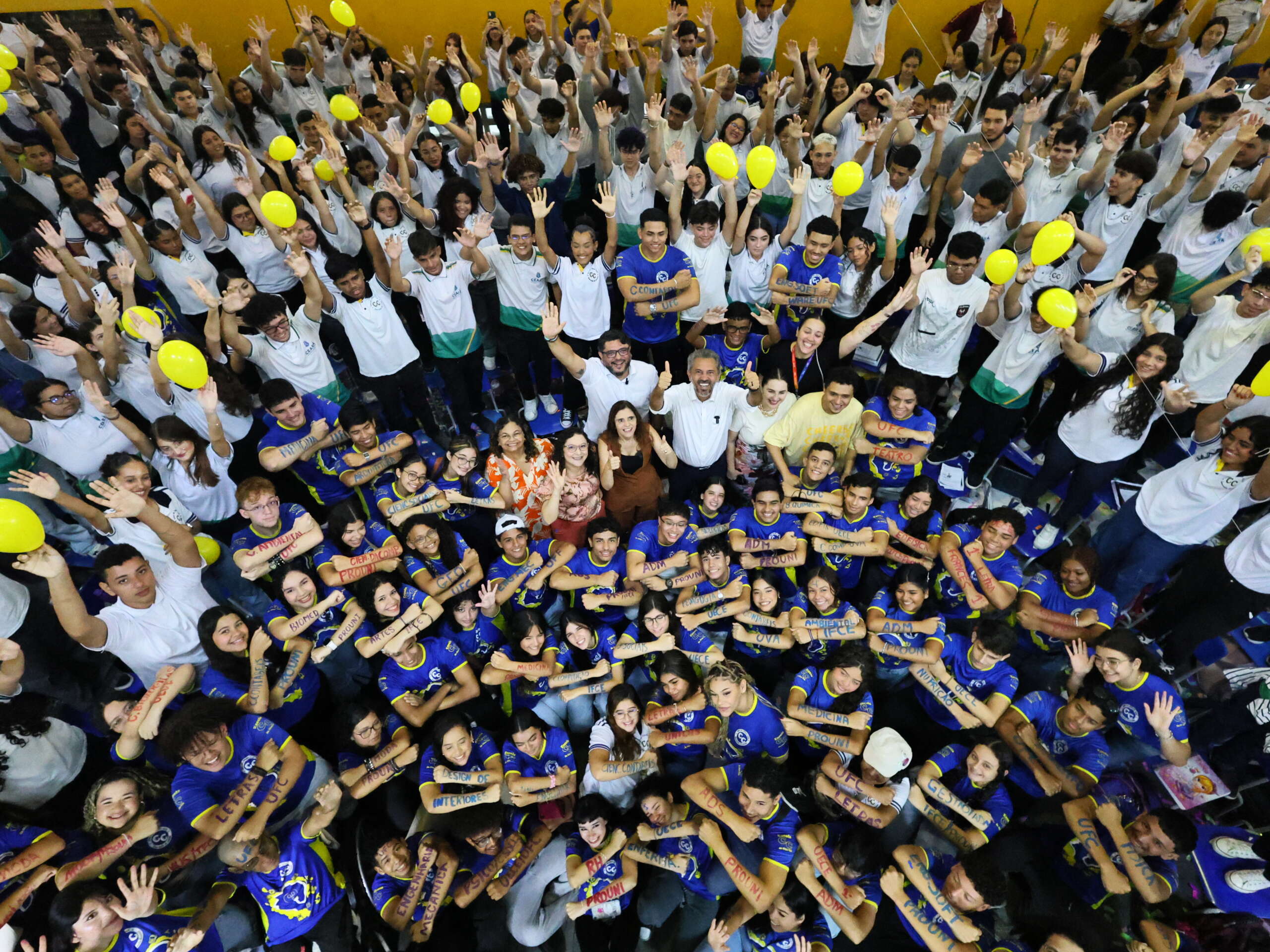 EEMTI César Cals celebra recorde de aprovação no Ensino Superior com visita do governador Elmano de Freitas