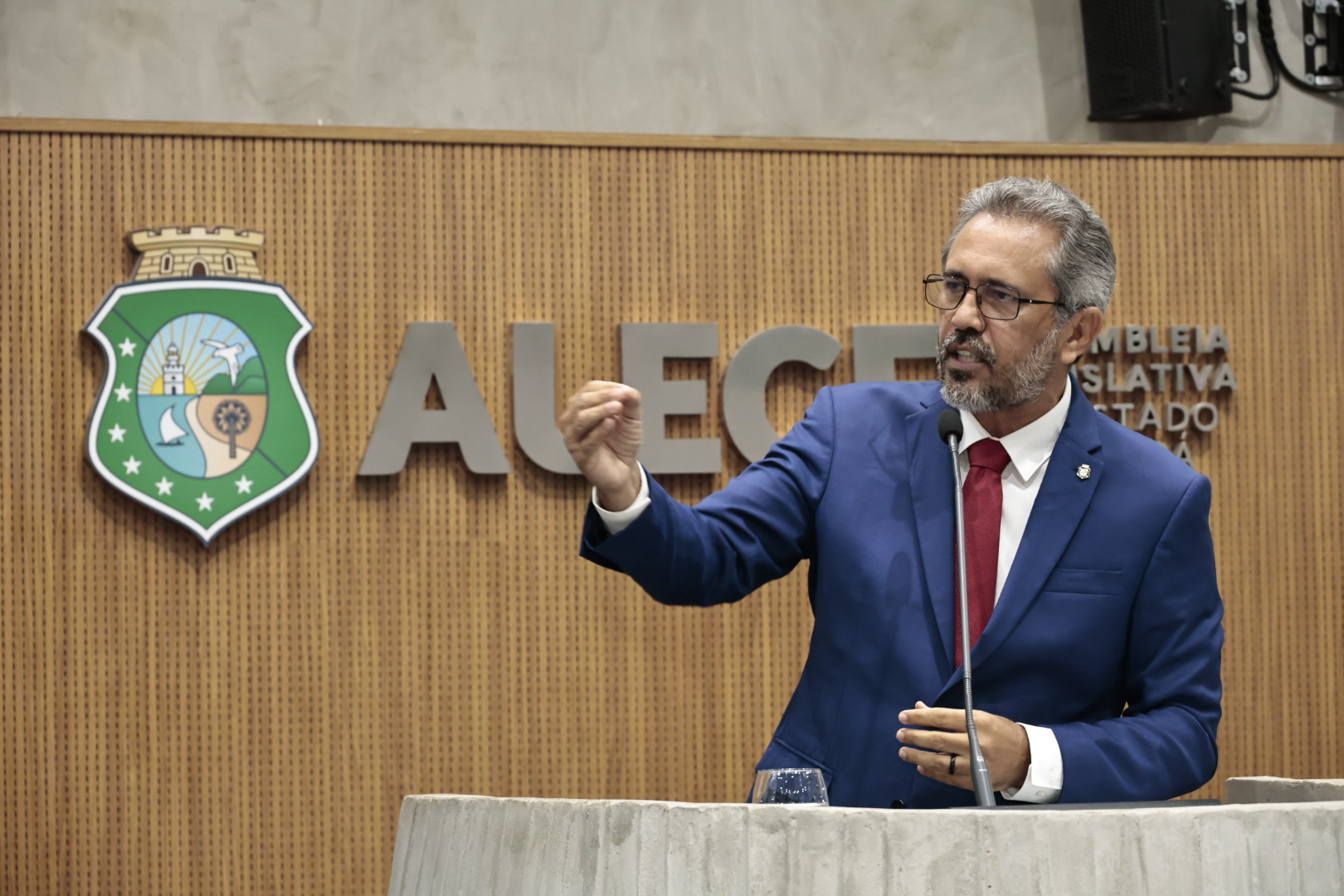 Em Mensagem Governamental na Alece, Elmano de Freitas anuncia reforço na Segurança e concurso para professores
