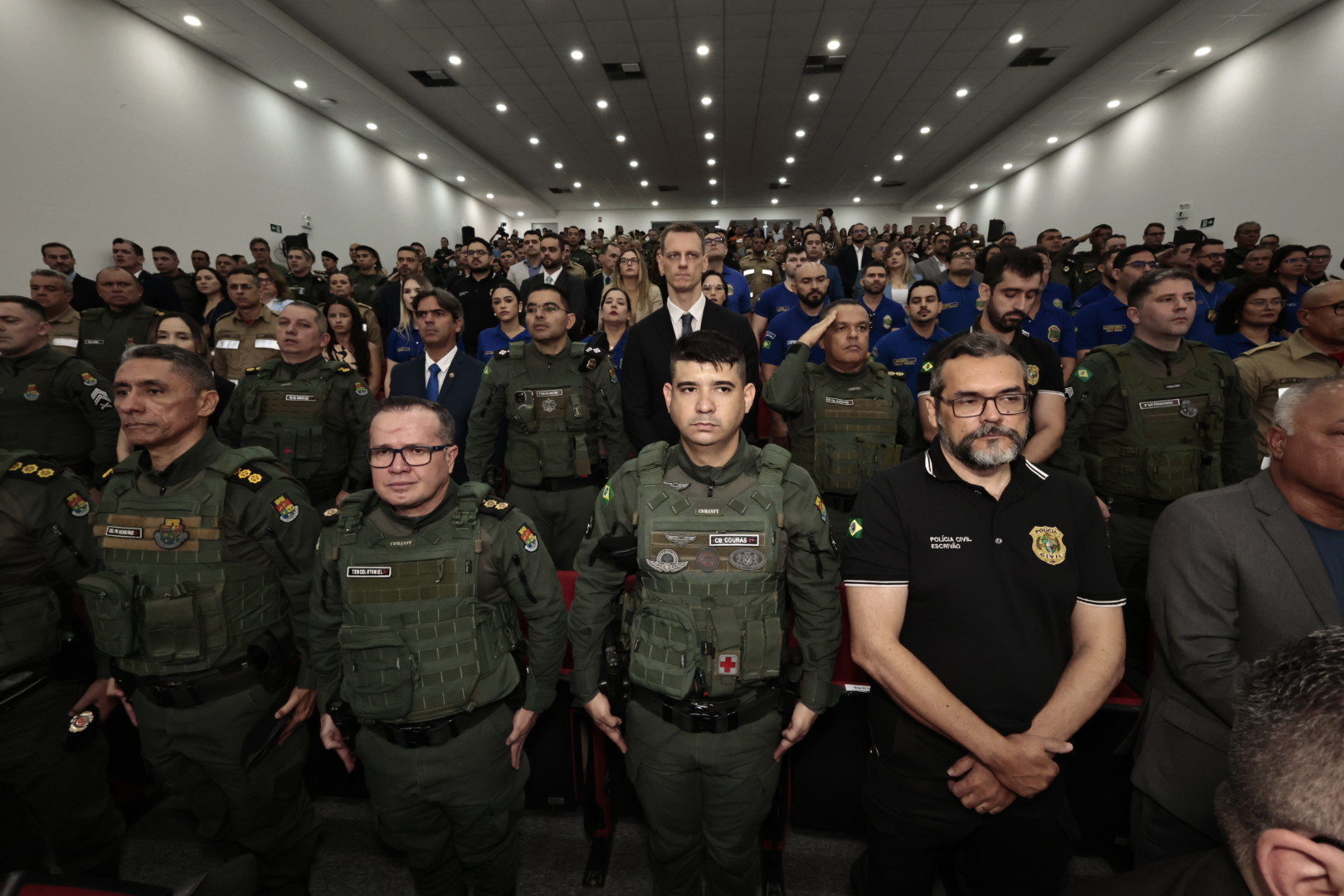 Governo do Ceará concede R$ 102 milhões em gratificações a agentes da segurança pública e entrega novas viaturas com blindagem